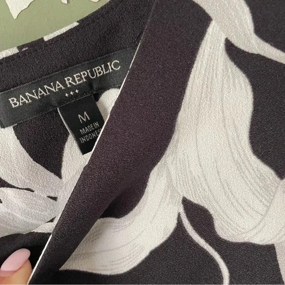 Banana Republic Peplum Short Sleeve Blouse - Picture 2 of 7